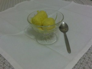 Мороженое с базиликом и лимоном