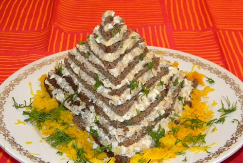 Закусочный торт пирамида