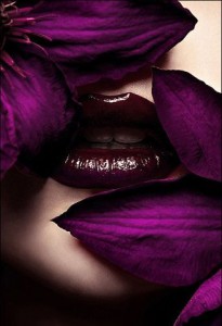 Как вылечить обветренные губы?