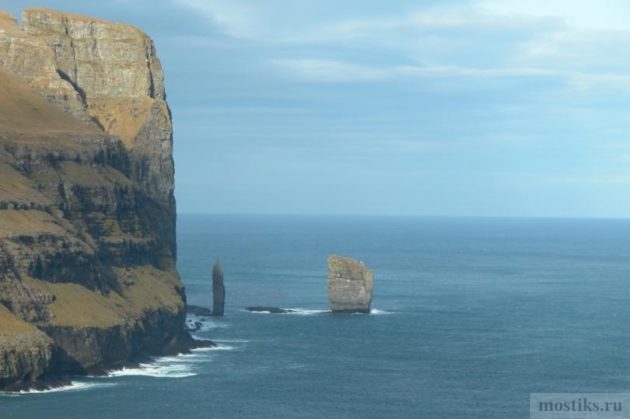 Скалы Risin og Kellingin на Фарерских островах